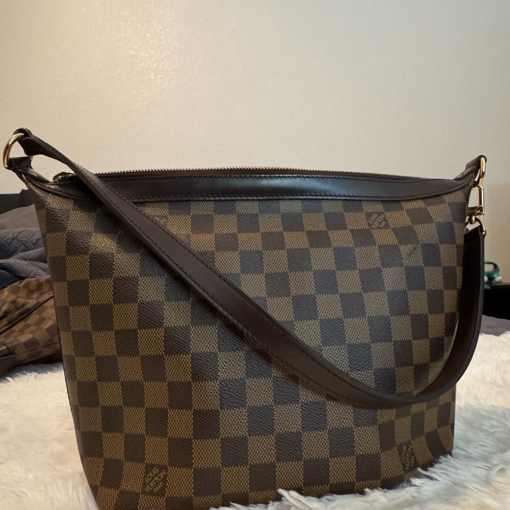 Louis Vuitton Illovo MM
